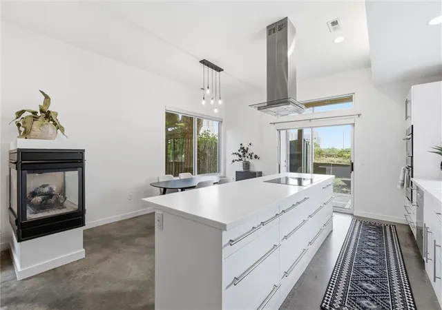 Photo 3 of Single family home for sale at 1633 Jefferson St, Kansas City, MO 64108 | MLS# 2646553 | Listing updated on 2026-10-19