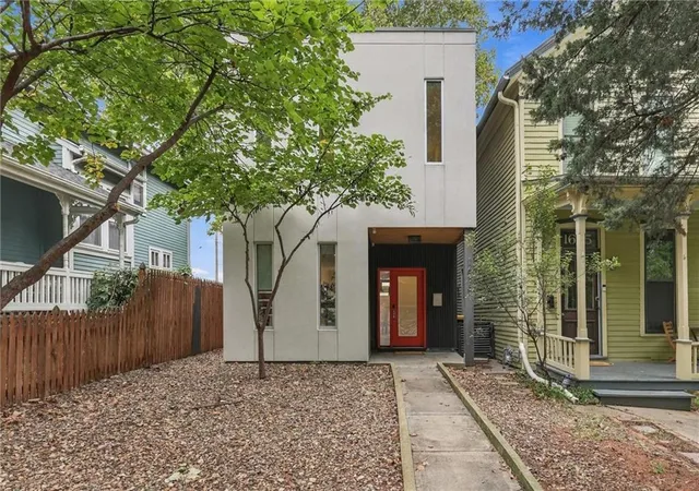 Photo 1 of Single family home for sale at 1633 Jefferson St, Kansas City, MO 64108 | MLS# 2646553 | Listing updated on 2026-10-19