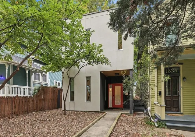 Photo 2 of Single family home for sale at 1633 Jefferson St, Kansas City, MO 64108 | MLS# 2646553 | Listing updated on 2026-10-19
