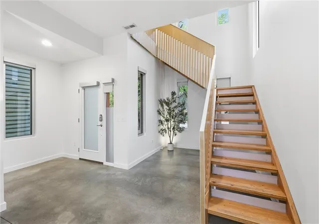 Photo 4 of Single family home for sale at 1633 Jefferson St, Kansas City, MO 64108 | MLS# 2646553 | Listing updated on 2026-10-19