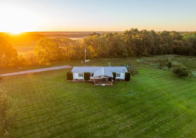 Photo 1 of Single family home for sale at 9770 Nw Old Hwy 36, Cameron, MO 64429 | MLS# 2646554 | Listing updated on 2026-10-10