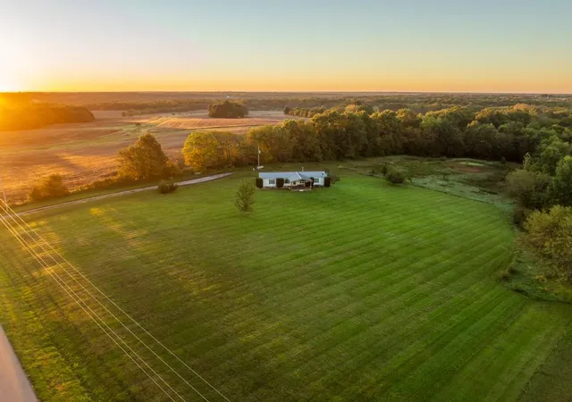 Photo 3 of Single family home for sale at 9770 Nw Old Hwy 36, Cameron, MO 64429 | MLS# 2646554 | Listing updated on 2026-10-10