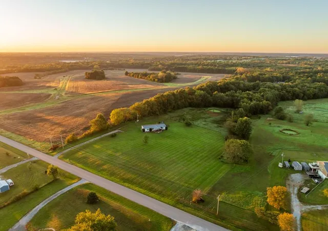 Photo 3 of Single family home for sale at 9770 NW Old Hwy 36, Cameron, MO 64429 | MLS# 2646554 | Listing updated on 2026-10-11