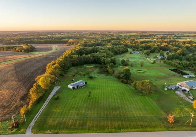 Photo 4 of Single family home for sale at 9770 NW Old Hwy 36, Cameron, MO 64429 | MLS# 2646554 | Listing updated on 2026-10-11