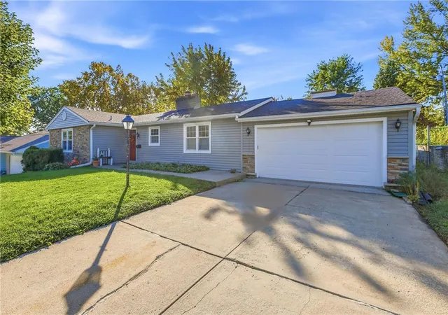 Photo 2 of Single family home for sale at 611 Rankin Rd, Independence, MO 64055 | MLS# 2646555 | Listing updated on 2026-10-28
