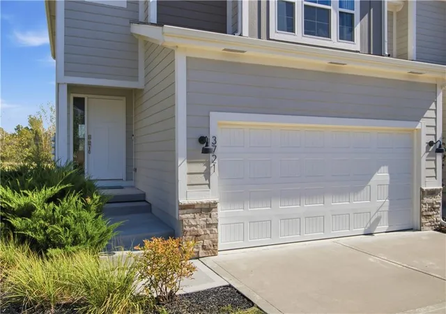 Photo 2 of Townhouse for sale at 3721 Sw Walsh Dr, Lees Summit, MO 64082 | MLS# 2646556 | Listing updated on 2026-10-11