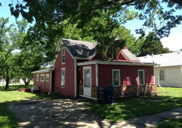 Photo 1 of Single family home for sale at 826 Ellinwood St, Osage City, KS 66523 | MLS# 2646558 | Listing updated on 2026-10-10