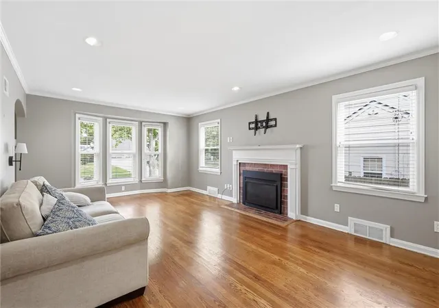 Photo 4 of Single family home for sale at 1203 Romany Rd, Kansas City, MO 64113 | MLS# 2646560 | Listing updated on 2026-10-22