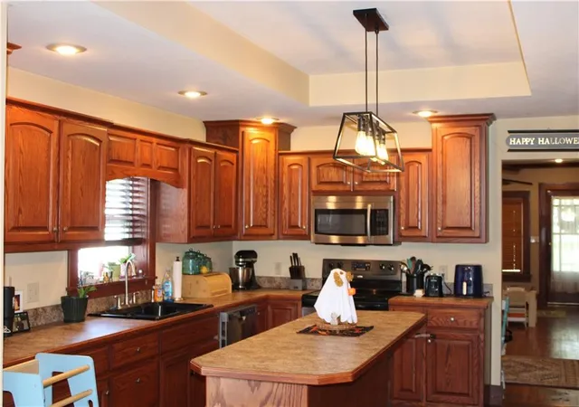 Photo 2 of Single family home for sale at 209 N Crawford St, Frontenac, KS 66763 | MLS# 2646575 | Listing updated on 2026-10-13