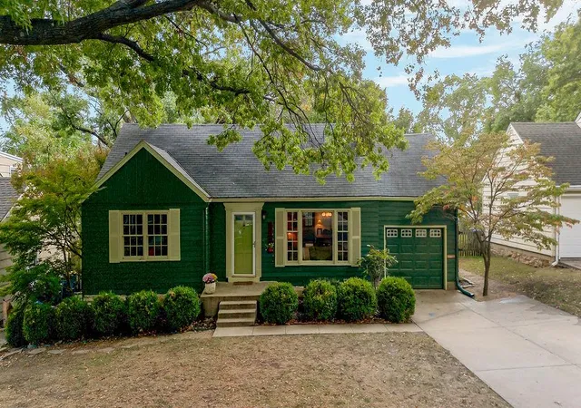Photo 3 of Single family home for sale at 4117 W 53rd Terrace, Roeland Park, KS 66205 | MLS# 2646577 | Listing updated on 2026-10-18