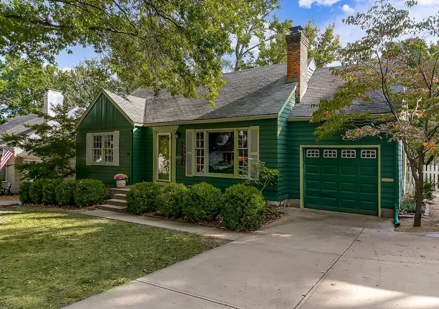Photo 3 of Single family home for sale at 4117 W 53rd Terrace, Roeland Park, KS 66205 | MLS# 2646577 | Listing updated on 2026-10-18