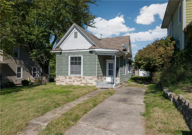 Single family home for sale at 2611 Mitchell Ave, Saint Joseph, MO 64507 | MLS# 2646581