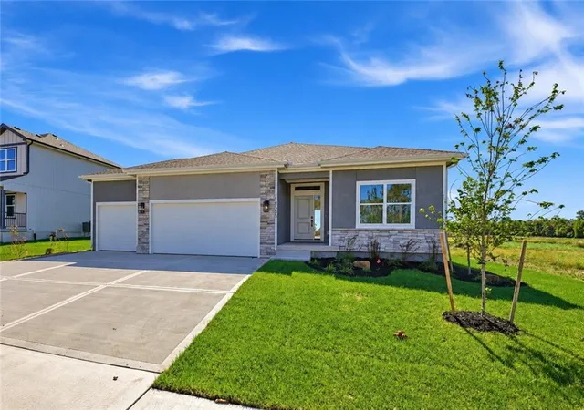 Single family home for sale at 18585 W 195th Street, Spring Hill, KS 66083 | MLS# 2646589
