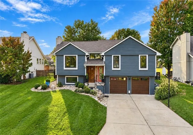 Photo 1 of Single family home for sale at 612 Se Cumberland Dr, Lees Summit, MO 64063 | MLS# 2646590 | Listing updated on 2026-10-22