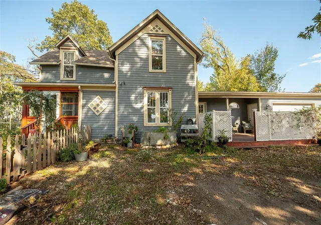 Photo 1 of Single family home for sale at 418 5th Street, Baldwin City, KS 66006 | MLS# 2646597 | Listing updated on 2026-10-23