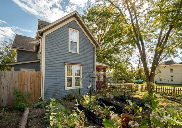 Photo 2 of Single family home for sale at 418 5th Street, Baldwin City, KS 66006 | MLS# 2646597 | Listing updated on 2026-10-23