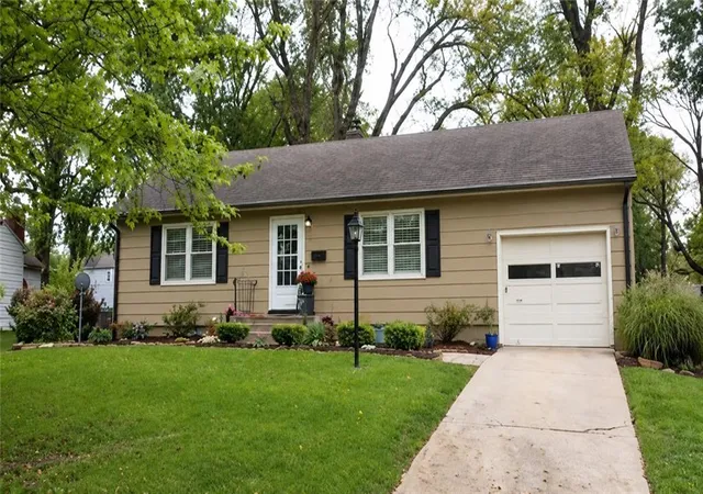 Single family home for sale at 8708 Grande Pas St, Kansas City, MO 64114 | MLS# 2646598