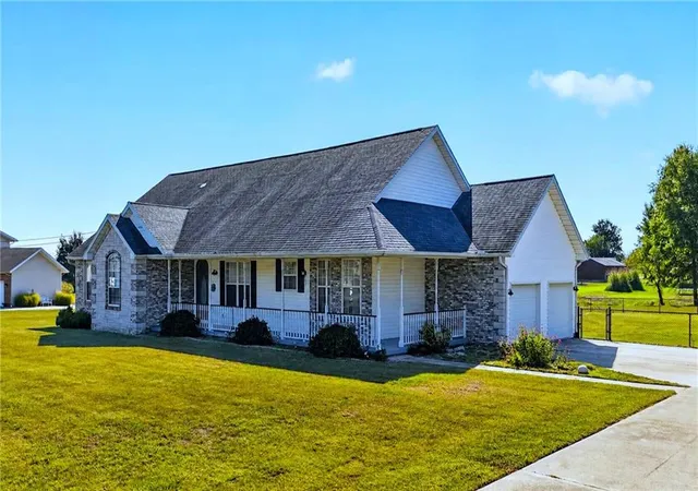 Photo 4 of Single family home for sale at 37 6th Road, Lamar, MO 64759 | MLS# 2646608 | Listing updated on 2026-10-15