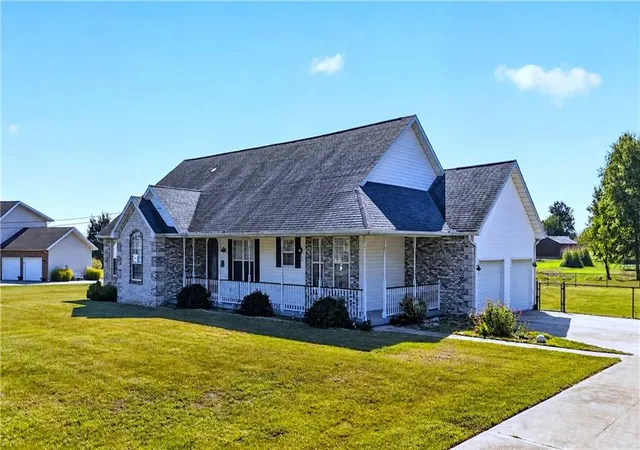 Photo 3 of Single family home for sale at 37 6th Road, Lamar, MO 64759 | MLS# 2646608 | Listing updated on 2026-10-15