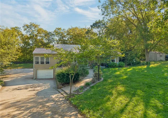 Photo 3 of Single family home for sale at 115 S Titus Ave, Excelsior Springs, MO 64024 | MLS# 2646610 | Listing updated on 2026-10-15