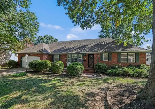 Photo 3 of Single family home for sale at 5125 Spring Ave, Kansas City, MO 64133 | MLS# 2646614 | Listing updated on 2026-10-19
