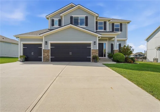 Photo 3 of Single family home for sale at 25211 W 148th Terrace, Olathe, KS 66061 | MLS# 2646625 | Listing updated on 2026-10-20