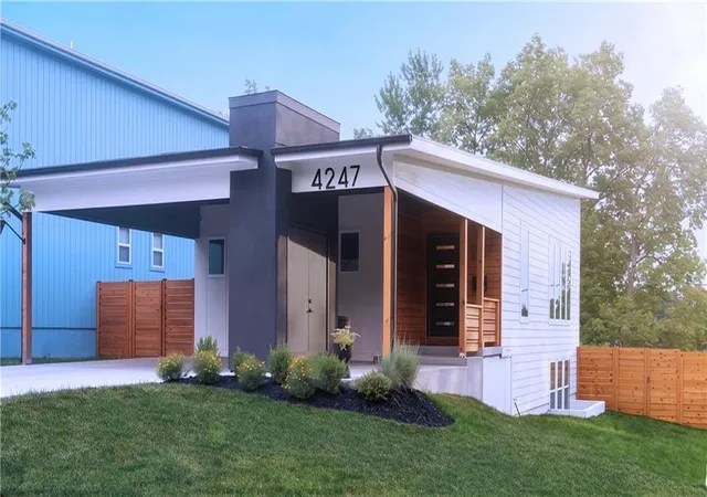 Single family home for sale at 4247 Tracy Ave, Kansas City, MO 64110 | MLS# 2646630