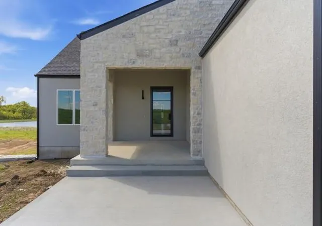 Photo 2 of Single family home for sale at 16055 Eisenhower Rd, Leavenworth, KS 66048 | MLS# 2646631 | Listing updated on 2026-10-22