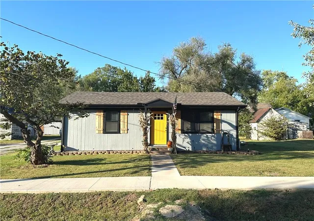Photo 1 of Single family home for sale at 107 East 7th St, Urich, MO 64788 | MLS# 2646634 | Listing updated on 2026-10-17