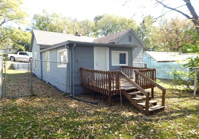 Photo 3 of Single family home for sale at 452 Water St, Liberty, MO 64068 | MLS# 2646635 | Listing updated on 2026-10-20