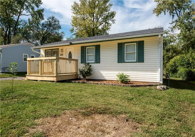 Photo 2 of Single family home for sale at 5126 N Corrington Ave, Kansas City, MO 64119 | MLS# 2646641 | Listing updated on 2026-10-20