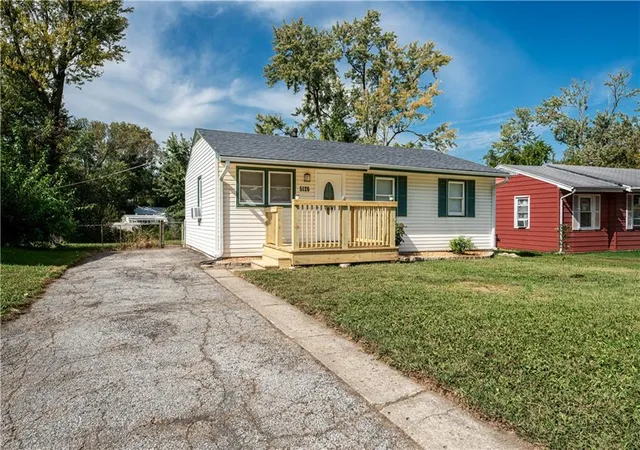 Photo 3 of Single family home for sale at 5126 N Corrington Ave, Kansas City, MO 64119 | MLS# 2646641 | Listing updated on 2026-10-20
