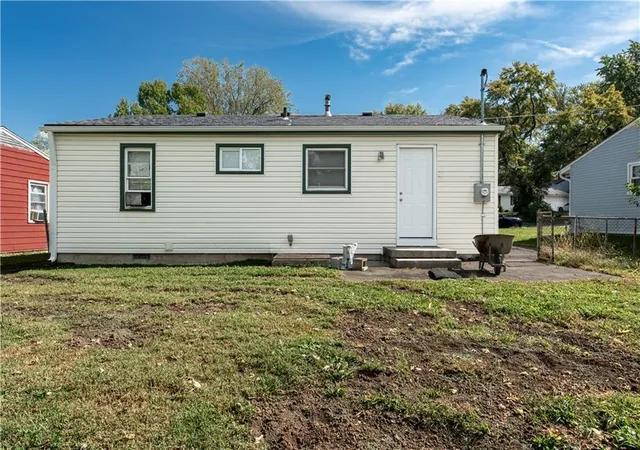 Photo 3 of Single family home for sale at 5126 N Corrington Ave, Kansas City, MO 64119 | MLS# 2646641 | Listing updated on 2026-10-20