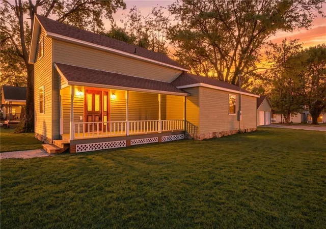 Photo 1 of Single family home for sale at 602 S Clark St, Fort Scott, KS 66701 | MLS# 2646646 | Listing updated on 2026-10-17