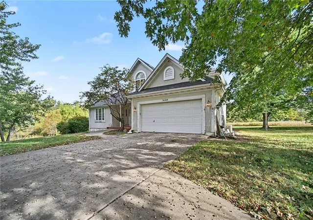 Photo 3 of Single family home for sale at 24909 E Blue Mills Rd, Independence, MO 64058 | MLS# 2646647 | Listing updated on 2026-10-14