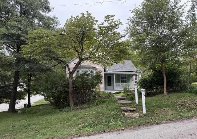 Photo 1 of Single family home for sale at 6 W 12th Street, Parkville, MO 64152 | MLS# 2646650 | Listing updated on 2026-10-20