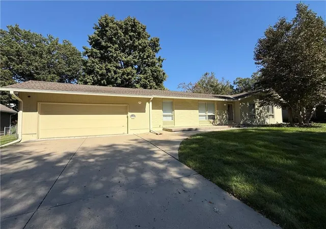 Photo 1 of Sale Pending at 4100 W 100th Terrace, Overland Park, KS 66207 | MLS# 2646654 | Listing updated on 2026-10-15