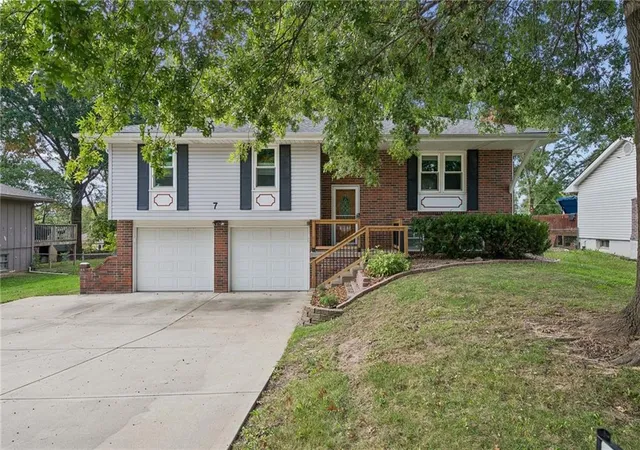 Photo 1 of Single family home for sale at 7 Ne 80th Street, Kansas City, MO 64118 | MLS# 2646657 | Listing updated on 2026-10-19