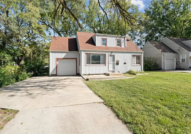 Photo 1 of Single family home for sale at 6739 Floyd St, Overland Park, KS 66204 | MLS# 2646660 | Listing updated on 2026-10-22