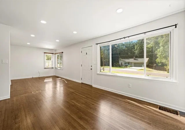 Photo 4 of Single family home for sale at 6739 Floyd St, Overland Park, KS 66204 | MLS# 2646660 | Listing updated on 2026-10-22
