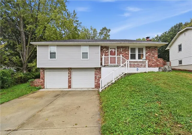 Photo 1 of Single family home for sale at 7415 Nw 80th Terrace, Kansas City, MO 64152 | MLS# 2646661 | Listing updated on 2026-10-27