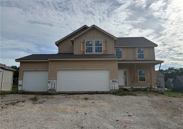Photo 2 of Single family home for sale at 1105 Halle Dr, Kearney, MO 64060 | MLS# 2646665 | Listing updated on 2026-10-13