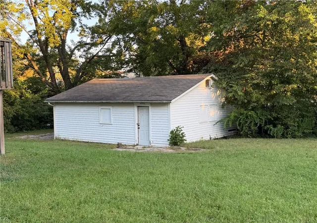 Photo 3 of Multi family home for sale at 1700 W Walnut St, Independence, MO 64050 | MLS# 2646667 | Listing updated on 2026-10-12