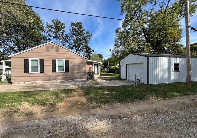 Photo 4 of Single family home for sale at 115 N 2nd Street, Chetopa, KS 67336 | MLS# 2646669 | Listing updated on 2026-10-14