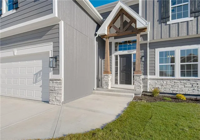 Photo 3 of Single family home for sale at 8985 Ne 99th Street, Kansas City, MO 64157 | MLS# 2646673 | Listing updated on 2026-10-12