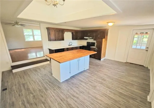Photo 4 of Sale Pending at 427 N Blake St, Olathe, KS 66061 | MLS# 2646675 | Listing updated on 2026-10-13