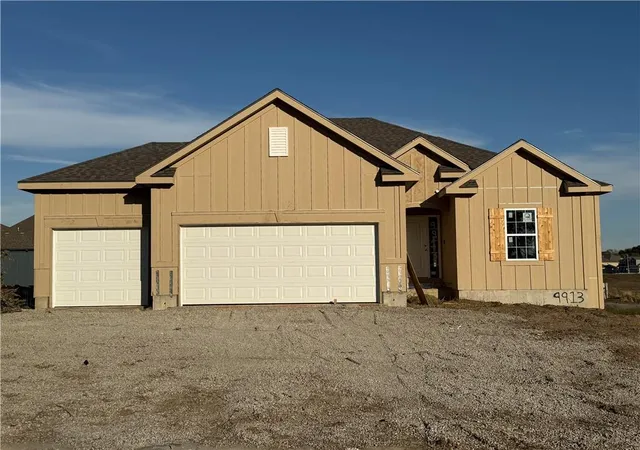 Photo 2 of Single family home for sale at 9913 N Manning Ave, Kansas City, MO 64157 | MLS# 2646679 | Listing updated on 2026-10-12