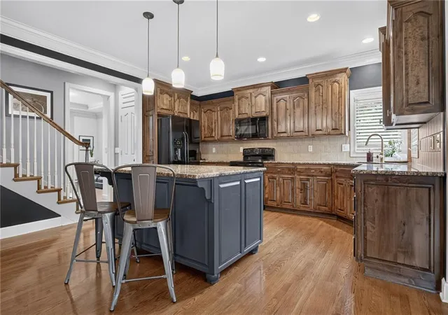 Photo 3 of Single family home for sale at 2929 Sw Lewis Cir, Lee's Summit, MO 64081 | MLS# 2646681 | Listing updated on 2026-10-21