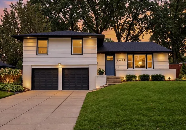 Single family home for sale at 6411 W 77th Street, Overland Park, KS 66204 | MLS# 2646684