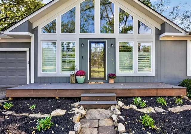 Photo 3 of Sale Pending at 27351 W 87th Street, Lenexa, KS 66227 | MLS# 2646685 | Listing updated on 2026-10-17